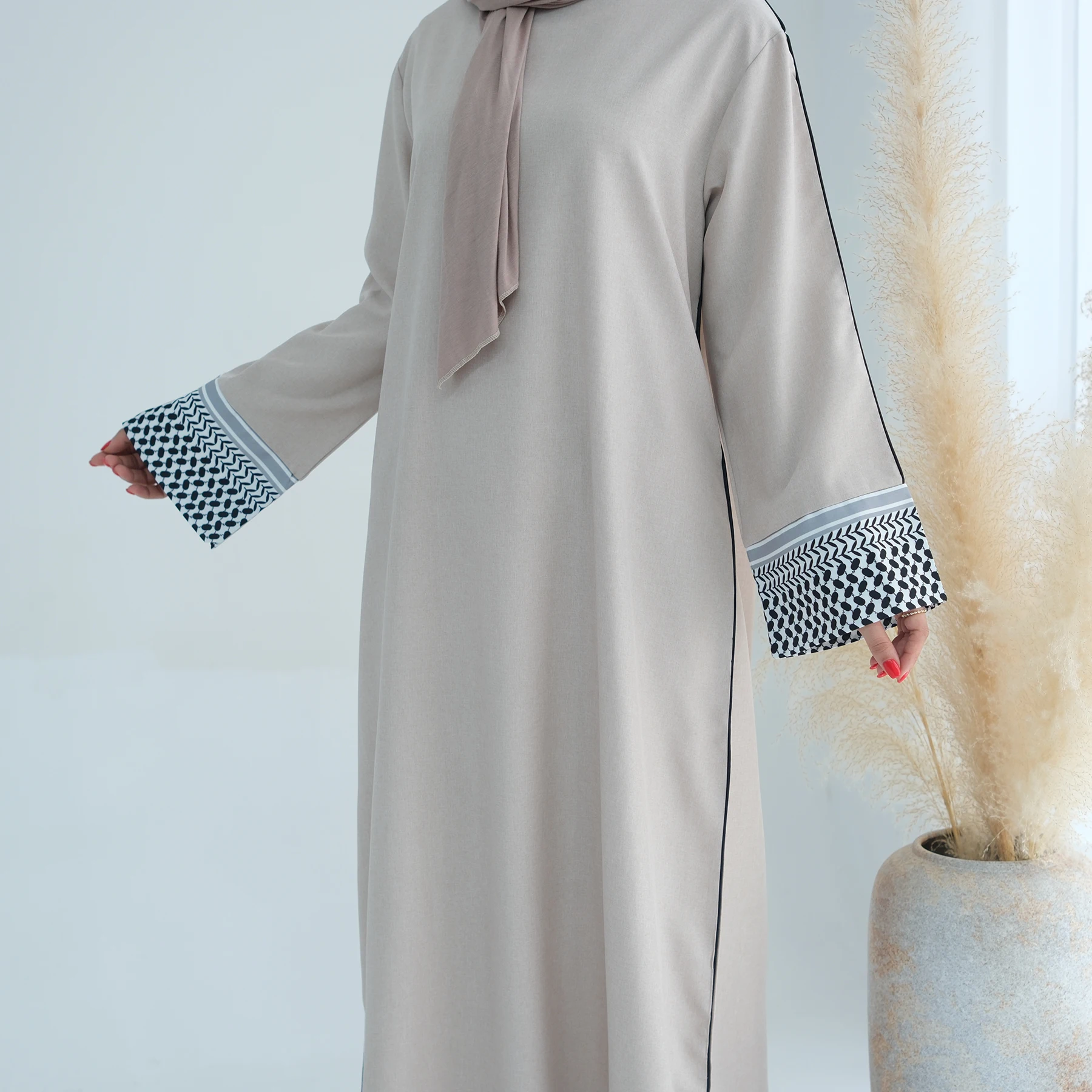 2025 New Dubai Abaya Muslim Women Eid Ramadan Modest Dresses Middle East Turkey Patchwork Elegant Dress for Party Islam Robe
2025 New Dubai Abaya Muslim Women Eid Ramadan Modest Dresses Middle East Turkey Patchwork Elegant Dress for Party Islam Robe