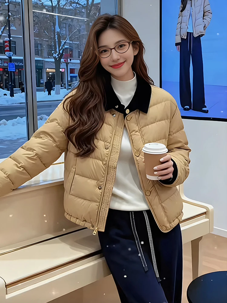 Женская модная универсальная зимняя верхняя одежда в корейском стиле: хлопковая куртка с длинными рукавами и воротником, приталенного кроя, с цветным дизайном
Женская модная универсальная зимняя верхняя одежда в корейском стиле: хлопковая куртка с длинными рукавами и воротником, приталенного кроя, с цветным дизайном