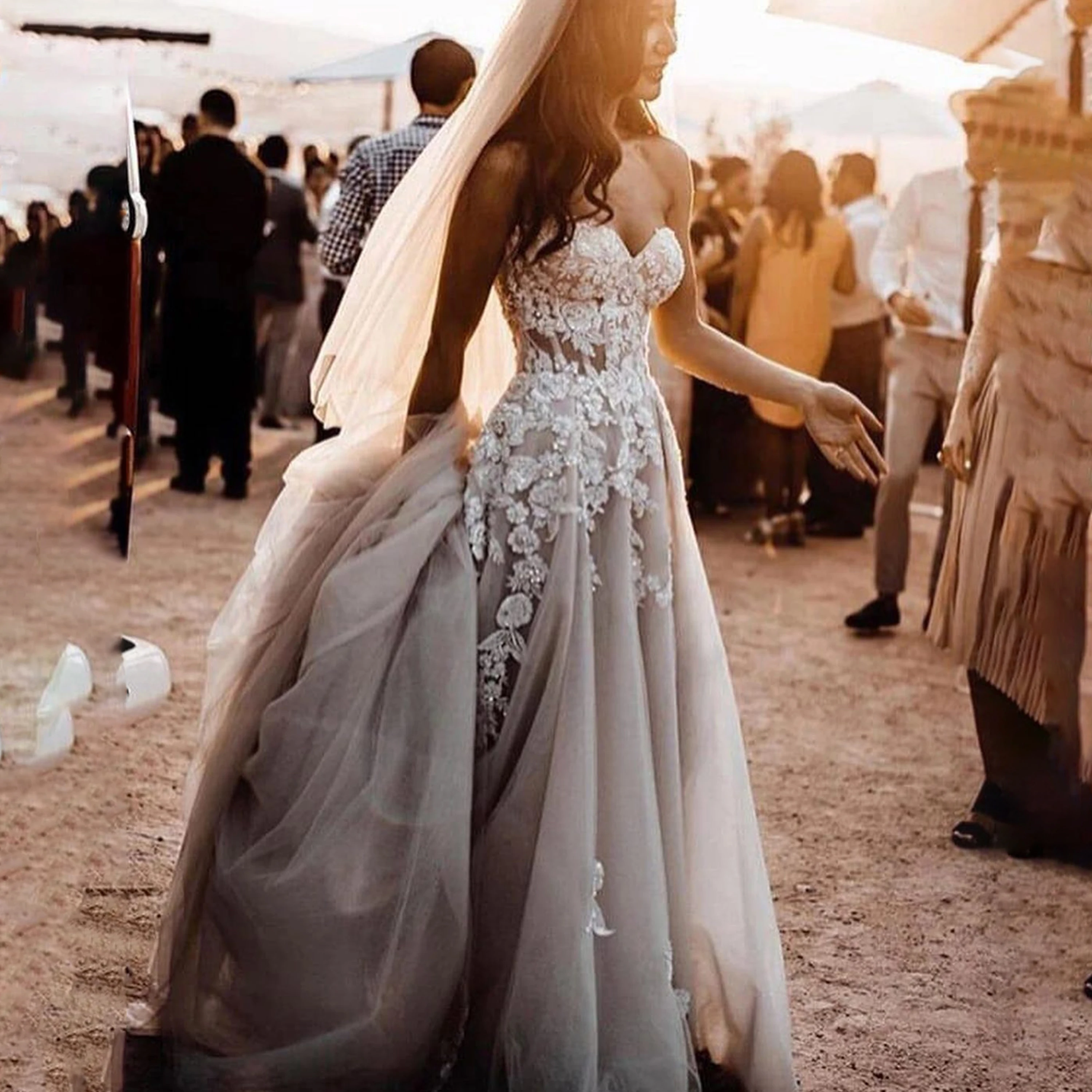 Vintage A-Line Wedding Dresses Sweetheart Sleeveless Bohemian Bride Dress Lace Beach Bridal Gown vestido de novia Customized
Vintage A-Line Wedding Dresses Sweetheart Sleeveless Bohemian Bride Dress Lace Beach Bridal Gown vestido de novia Customized