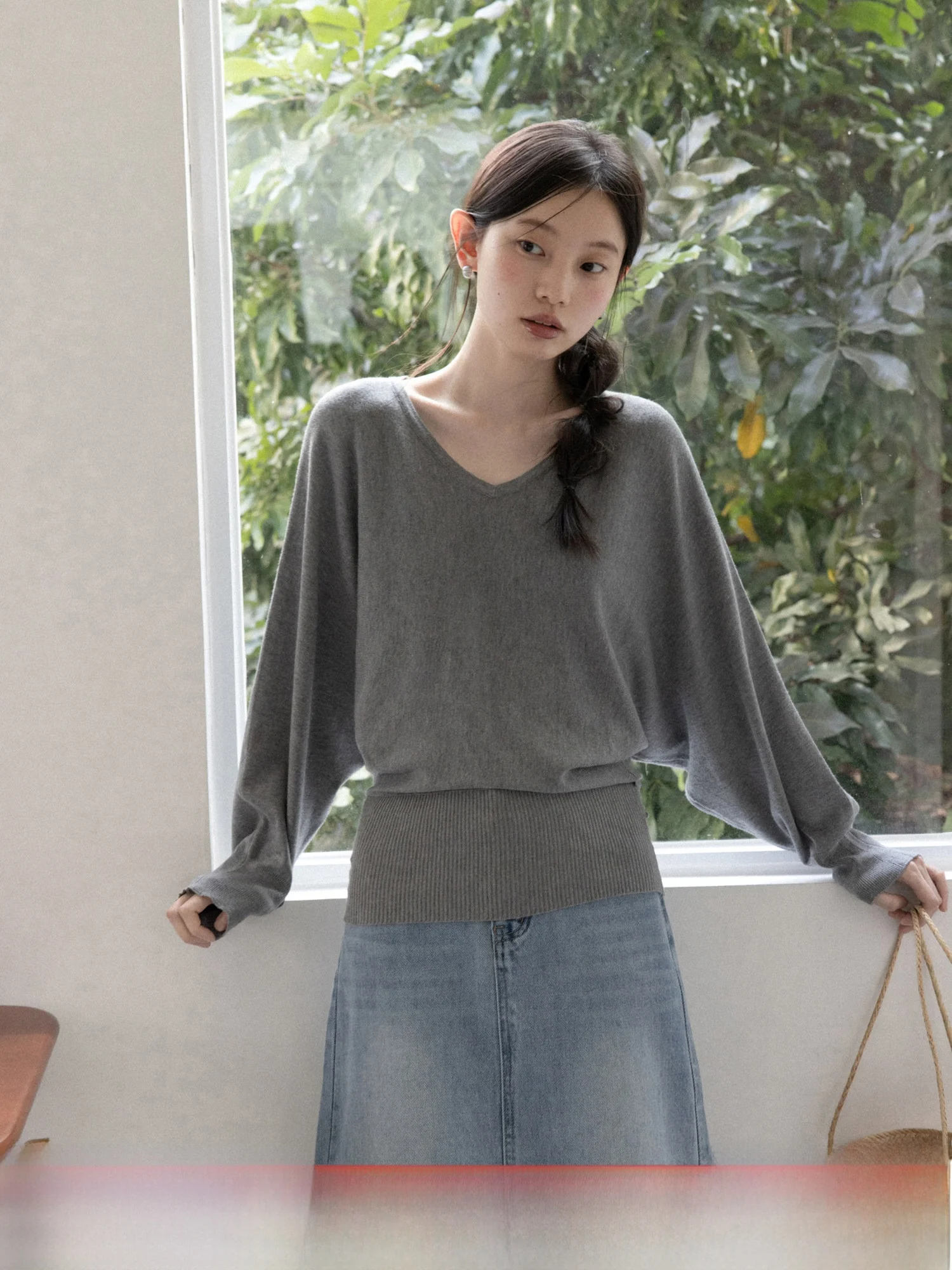 Gray V-neck Batwing Sleeve Knitted Sweater Women's Base Shirt Top Casual Style Soft Polyester Blend Long Sleeve Knitwear
Gray V-neck Batwing Sleeve Knitted Sweater Women's Base Shirt Top Casual Style Soft Polyester Blend Long Sleeve Knitwear