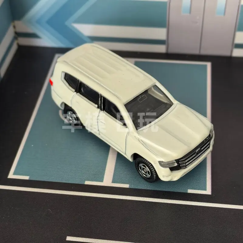 Takara Tomy Tomica No.38 Toyota Land Cruiser Diecast Alloy Off-road Car Takara Tomy Mini Collection Model Boys Toy
Takara Tomy Tomica No.38 Toyota Land Cruiser Diecast Alloy Off-road Car Takara Tomy Mini Collection Model Boys Toy