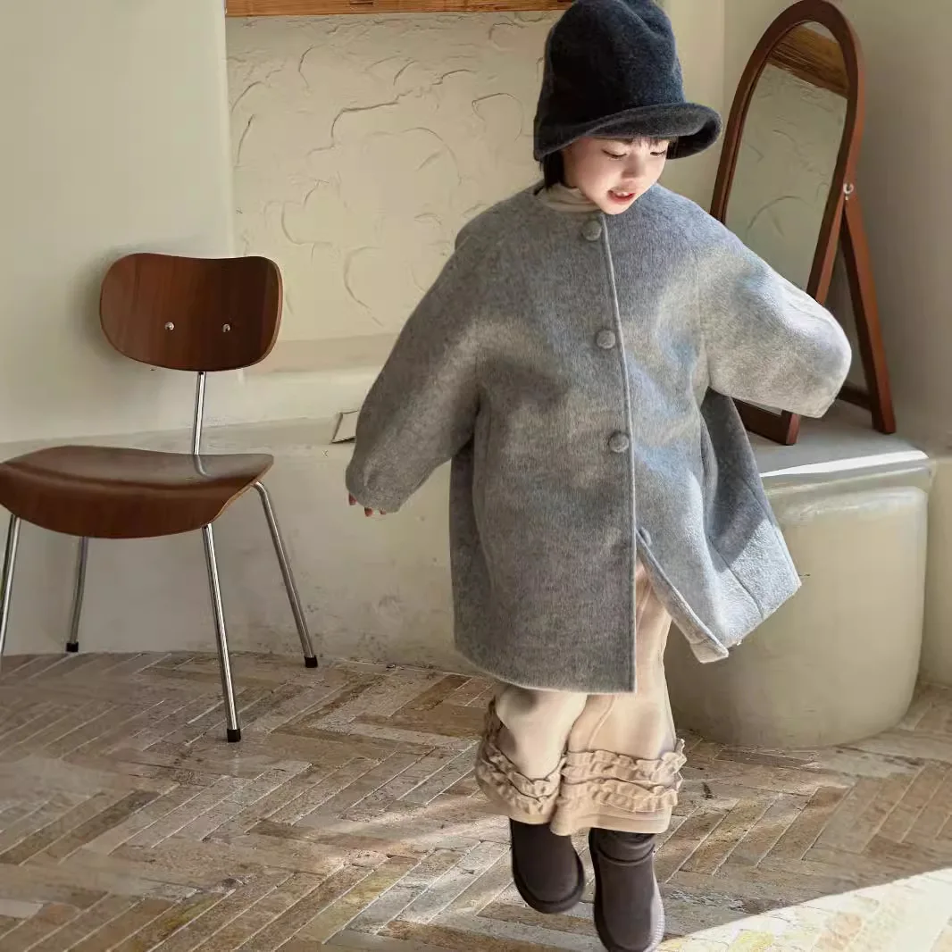 Girls Autumn Winter Coat 2024 New Thick Warm Long Woolen Coat Children Foreign Bat Sleeve Woolen Coat Korean Simple Style
Girls Autumn Winter Coat 2024 New Thick Warm Long Woolen Coat Children Foreign Bat Sleeve Woolen Coat Korean Simple Style