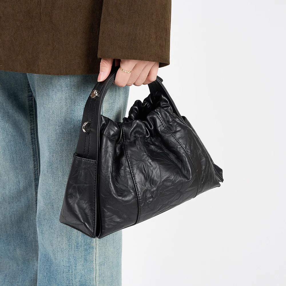 Hand-held Textured Cowhide Handbag Classic Versatile Women's Crossbody Fashionable and Retro Single-shoulder Designer Luxury Bag
Hand-held Textured Cowhide Handbag Classic Versatile Women's Crossbody Fashionable and Retro Single-shoulder Designer Luxury Bag