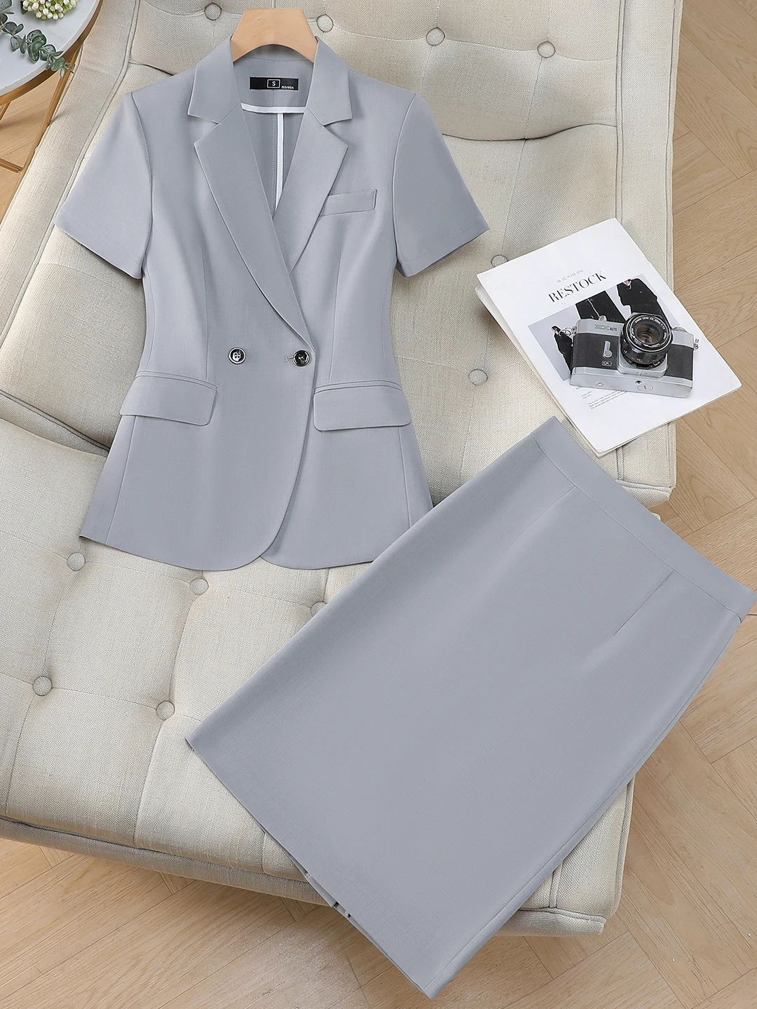 Professional Pure Color Commute Women's Suit Set Summer New Elegant Design Tailored Blouse And Skirt Two-Piece Outfit
Professional Pure Color Commute Women's Suit Set Summer New Elegant Design Tailored Blouse And Skirt Two-Piece Outfit