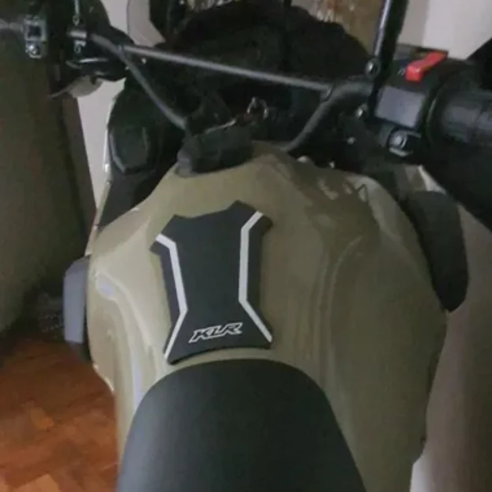 Motorcycle Tank Pad Rubber Anti-slip Scratch-resistant Protector Sticker For Kawasaki KLR 650 KLR650 2021 2022 2023 2024 2025
Motorcycle Tank Pad Rubber Anti-slip Scratch-resistant Protector Sticker For Kawasaki KLR 650 KLR650 2021 2022 2023 2024 2025
