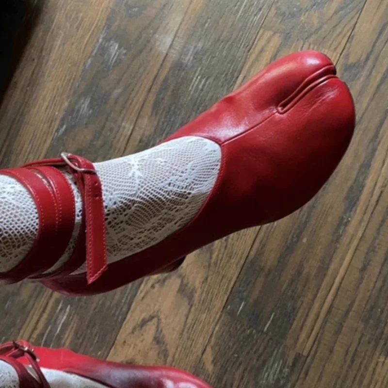 Split Toe Mary Jane High Heel Single Shoes Women Black Red Color Ankle Buckle Strap Round Chunky Heel Retro Shoes Spring New
Split Toe Mary Jane High Heel Single Shoes Women Black Red Color Ankle Buckle Strap Round Chunky Heel Retro Shoes Spring New