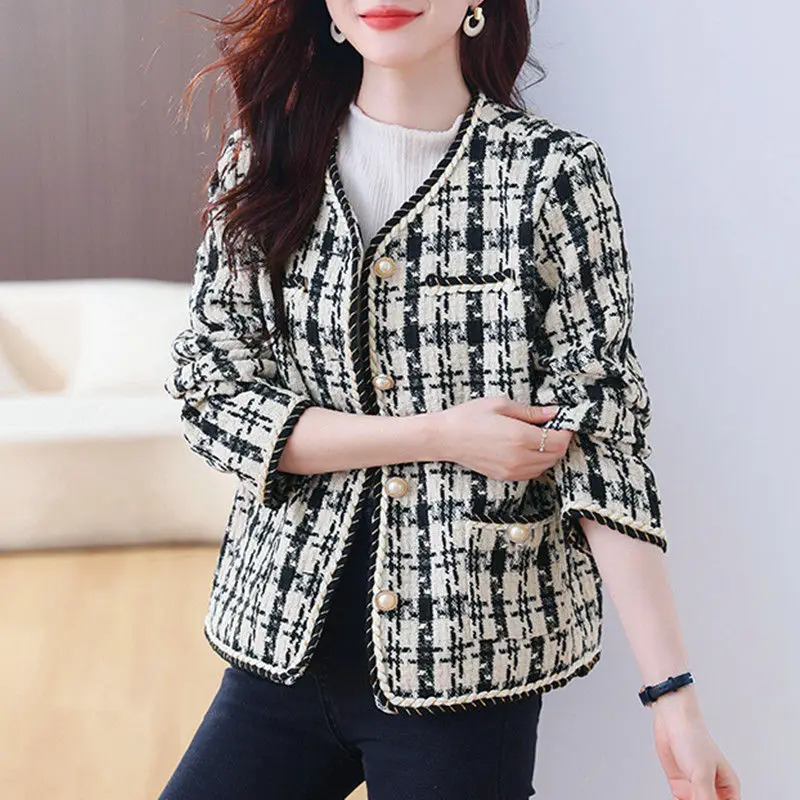 2023 Autumn Winter New Versatile Fashion Slim Plaid Top V-neck Long Sleeves Comfortable Elegant Office Lady Leisure Female Coat
2023 Autumn Winter New Versatile Fashion Slim Plaid Top V-neck Long Sleeves Comfortable Elegant Office Lady Leisure Female Coat