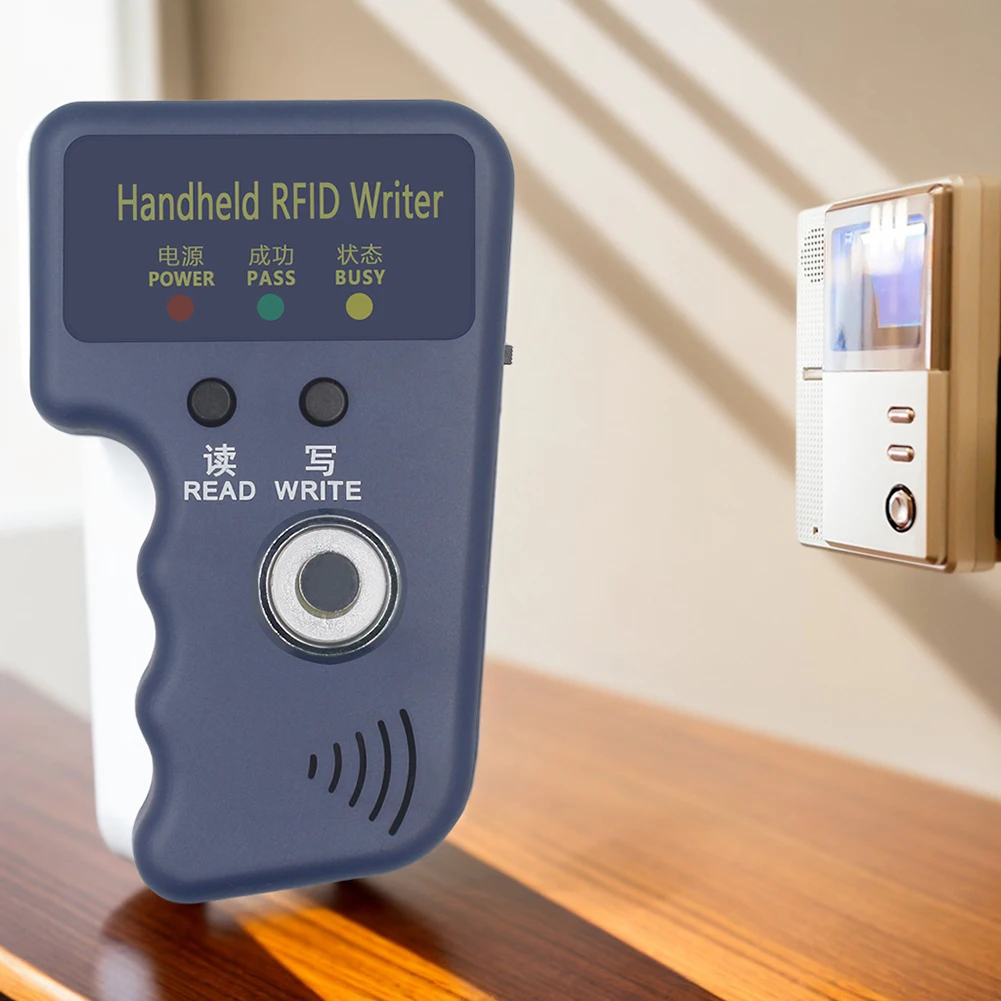 125 кГц TM копир RFID Дубликатор Считыватель Ручной ключей Тег-карта Копировальный аппарат Ручной RFID-писатель для T5577 EM4305 CET5200
125 кГц TM копир RFID Дубликатор Считыватель Ручной ключей Тег-карта Копировальный аппарат Ручной RFID-писатель для T5577 EM4305 CET5200