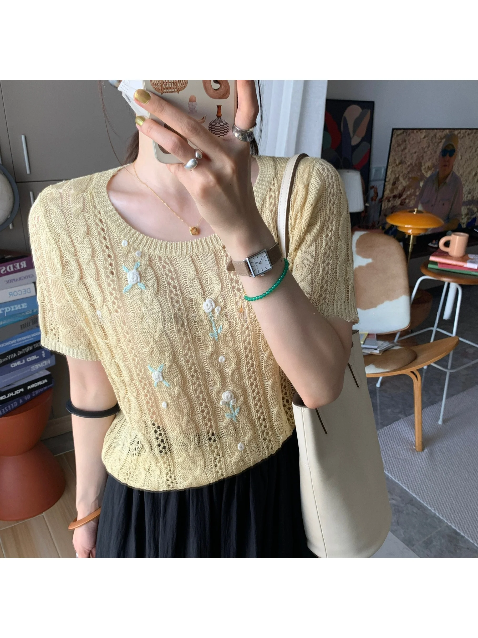 Женский вязаный топ ручной работы Miss White Belladonna с вышивкой, ажурный, летний, в корейском стиле, приталенный, для создания нежного образа
Женский вязаный топ ручной работы Miss White Belladonna с вышивкой, ажурный, летний, в корейском стиле, приталенный, для создания нежного образа