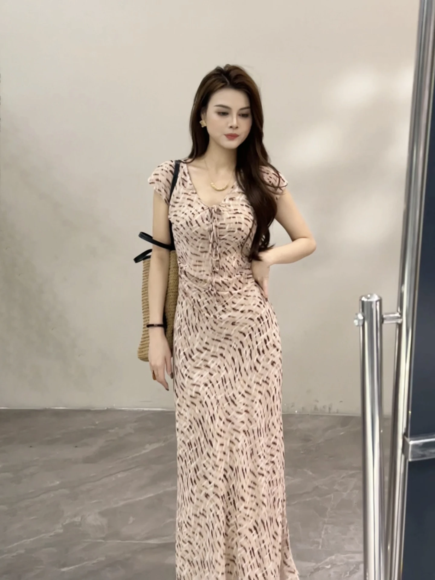 Daiting Summer New Vintage Floral Print Slimming Waist Short Sleeve V-Neck Dress Casual Style Polyester Fairy Skirt DT1967
Daiting Summer New Vintage Floral Print Slimming Waist Short Sleeve V-Neck Dress Casual Style Polyester Fairy Skirt DT1967