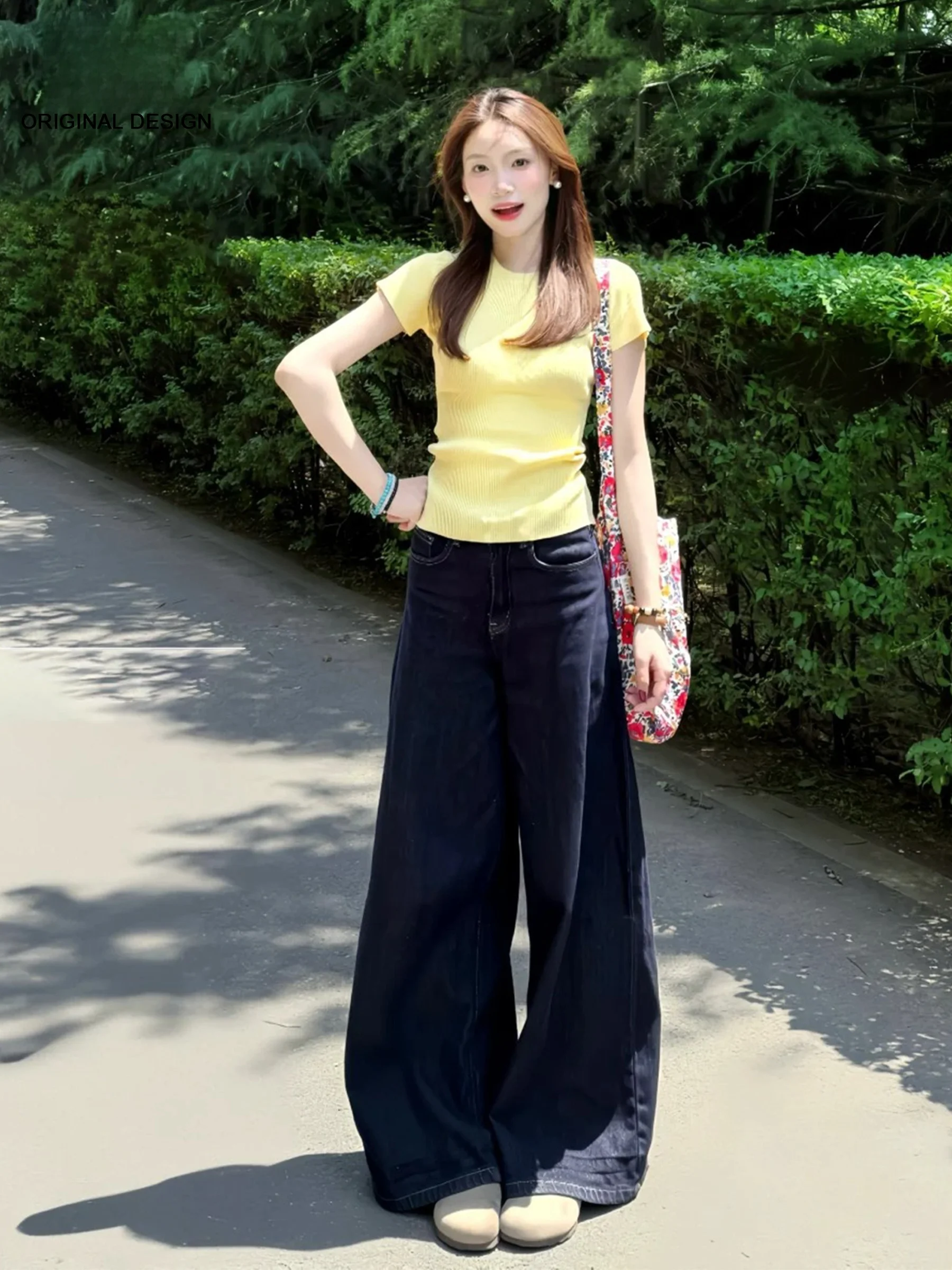 High Waist Wide Leg Straight Cut Blue Jeans Women's Retro American Design Summer Loose Slimming Trousers Casual Cotton Denim
High Waist Wide Leg Straight Cut Blue Jeans Women's Retro American Design Summer Loose Slimming Trousers Casual Cotton Denim