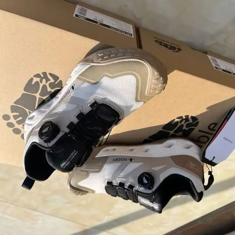 Осенняя уличная спортивная обувь унисекс, роскошные брендовые кроссовки для бега по пересеченной местности, мужские и женские прогулочные туфли с быстрой шнуровкой, спортивная обувь
Осенняя уличная спортивная обувь унисекс, роскошные брендовые кроссовки для бега по пересеченной местности, мужские и женские прогулочные туфли с быстрой шнуровкой, спортивная обувь