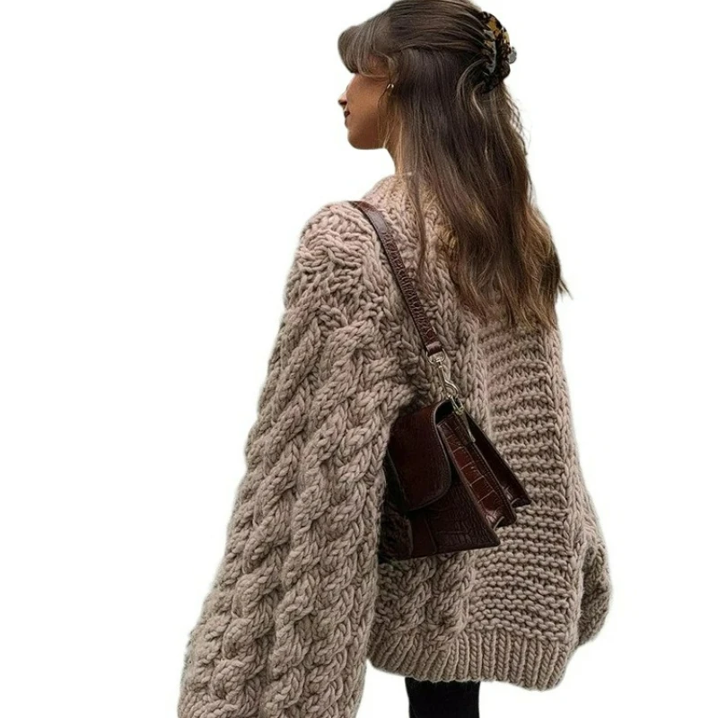 Осень/зима 2026, женский свитер в ленивом стиле в стиле ретро, удобный повседневный вязаный свитер с круглым вырезом, однотонный свитер большого размера
Осень/зима 2026, женский свитер в ленивом стиле в стиле ретро, удобный повседневный вязаный свитер с круглым вырезом, однотонный свитер большого размера