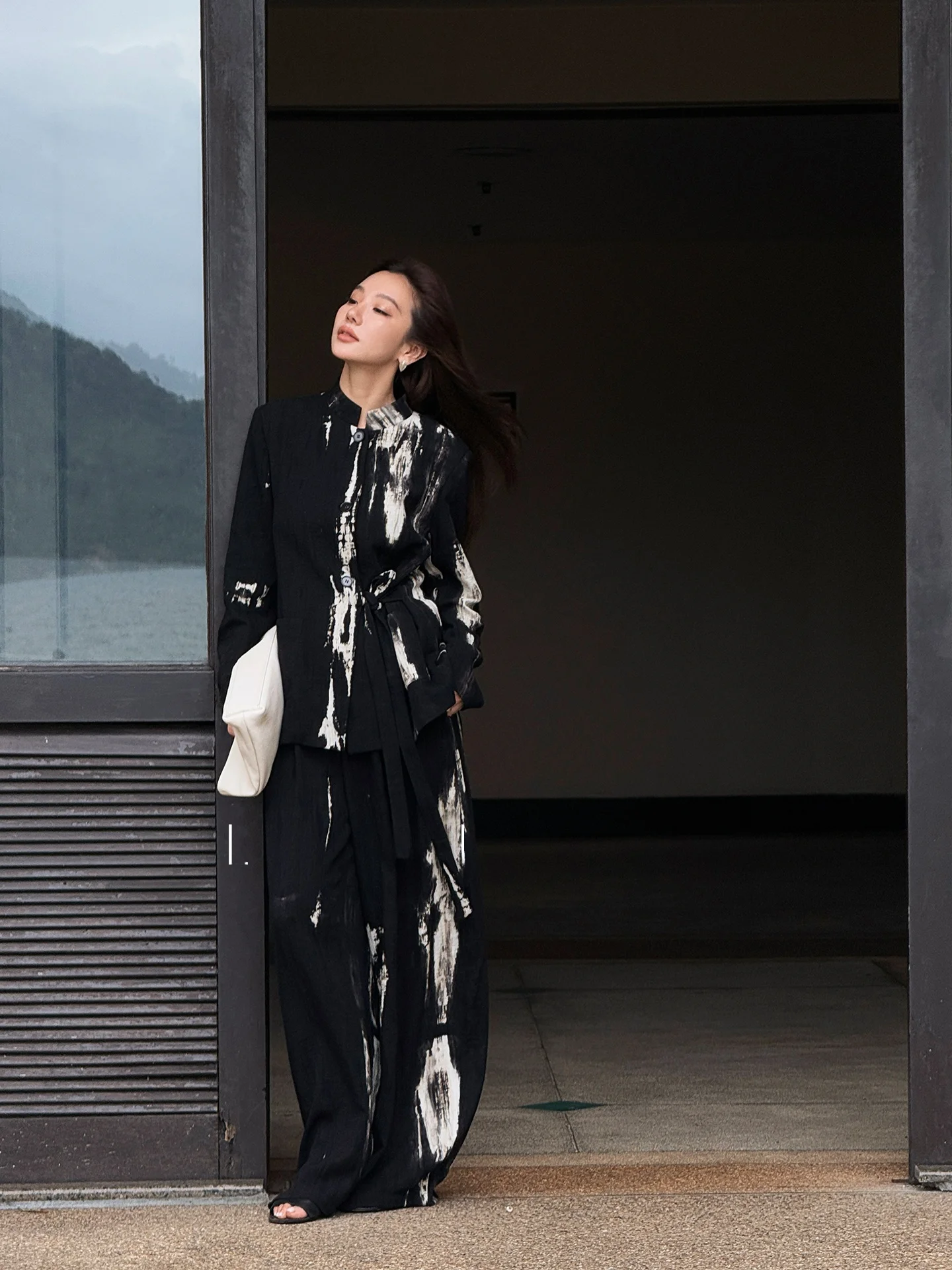 LiHuiEr Spring Minimalist Casual Loose Fit Two-Piece Set Women's Comfortable Breathable Cotton Blend Abstract Print Outfit
LiHuiEr Spring Minimalist Casual Loose Fit Two-Piece Set Women's Comfortable Breathable Cotton Blend Abstract Print Outfit