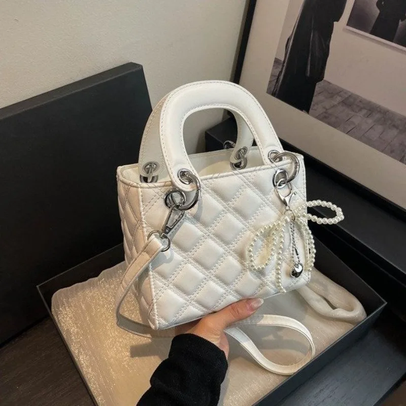 Minimalist Commuter Diaper Bag Women Leather Crossbody Handbag Elegant Vintage Style Large Capacity For Daily Shopping Party
Minimalist Commuter Diaper Bag Women Leather Crossbody Handbag Elegant Vintage Style Large Capacity For Daily Shopping Party