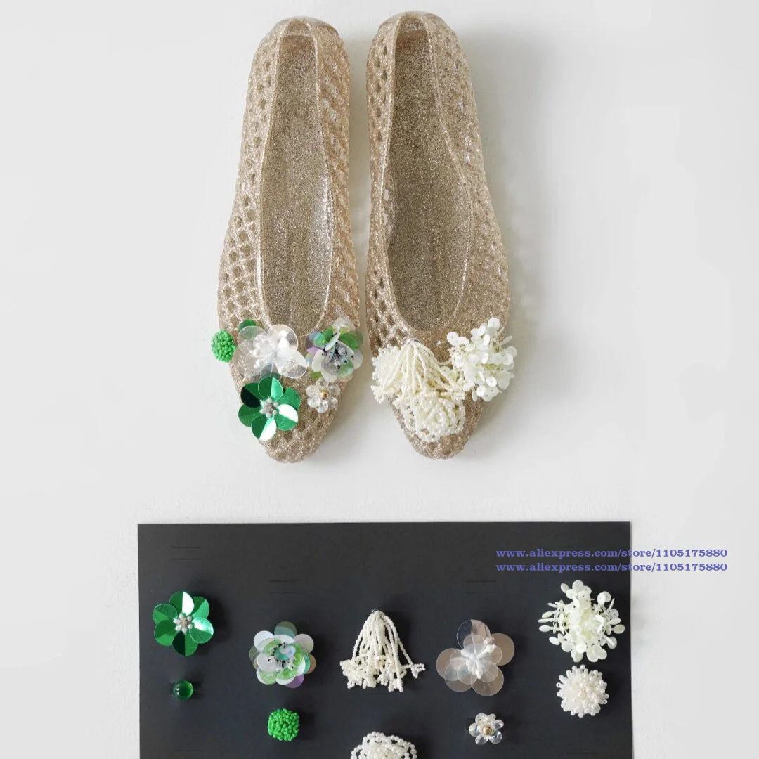 Glitter Gold Hollow Jelly Flat Shoes Floral Pearl Rhinestone Decor Slip On Sandals Mesh Jelly Sandals sandalias De Mujer Verano
Glitter Gold Hollow Jelly Flat Shoes Floral Pearl Rhinestone Decor Slip On Sandals Mesh Jelly Sandals sandalias De Mujer Verano