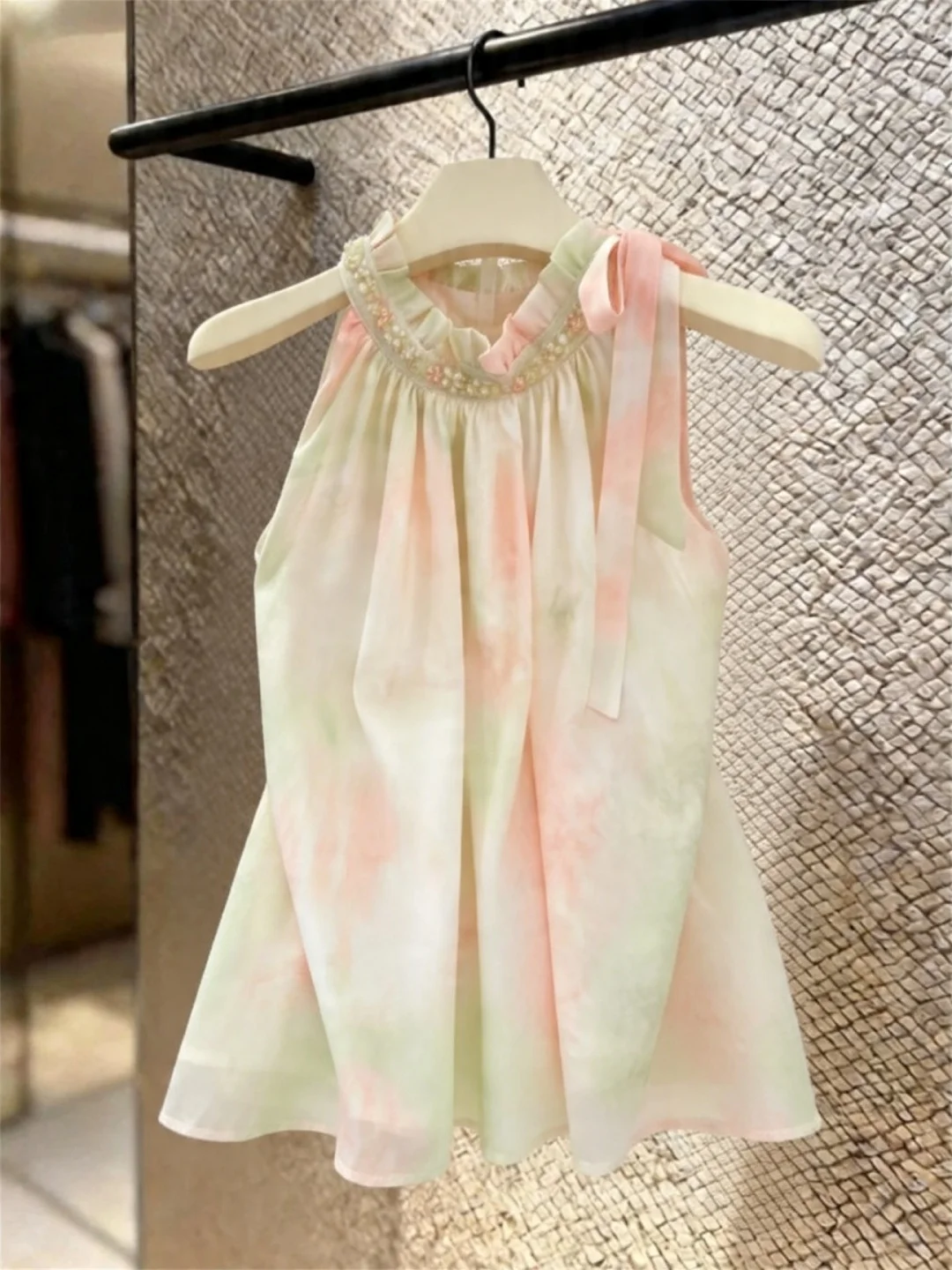 High-End Guangzhou Thirteenth Factory Women's Fashion Blouse Neck Hanging Sleeveless Chiffon Summer Slimming Top Knot
High-End Guangzhou Thirteenth Factory Women's Fashion Blouse Neck Hanging Sleeveless Chiffon Summer Slimming Top Knot