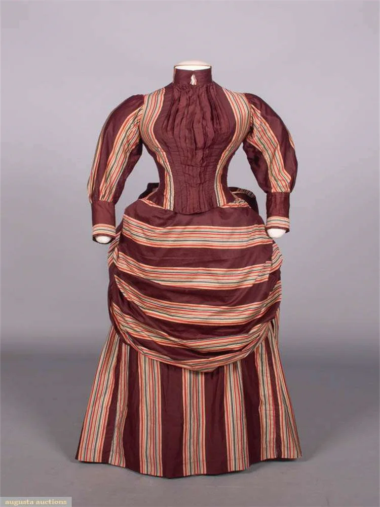 18th Victorian Historical Robe with wasp waist Dress Woman's Victorian Dress Medieval Vintage Bustle Ball Gown Dress Outfit
18th Victorian Historical Robe with wasp waist Dress Woman's Victorian Dress Medieval Vintage Bustle Ball Gown Dress Outfit