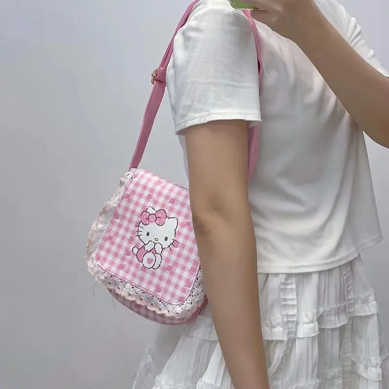 Сумка-мессенджер Kawaii с принтом Hello Kitty, модная универсальная Детская сумка через плечо, летний рюкзак с изображением сердечек для девочек, подарок на день рождения
Сумка-мессенджер Kawaii с принтом Hello Kitty, модная универсальная Детская сумка через плечо, летний рюкзак с изображением сердечек для девочек, подарок на день рождения