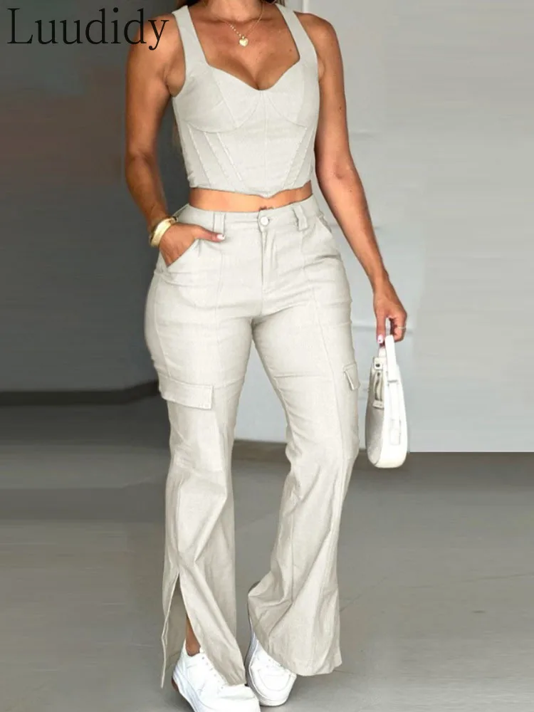 Women's 2PCS Spaghetti Strap V-Neck Crop Top and Casual Pocket Design Button Front Slit Cargo Pants Set
Women's 2PCS Spaghetti Strap V-Neck Crop Top and Casual Pocket Design Button Front Slit Cargo Pants Set