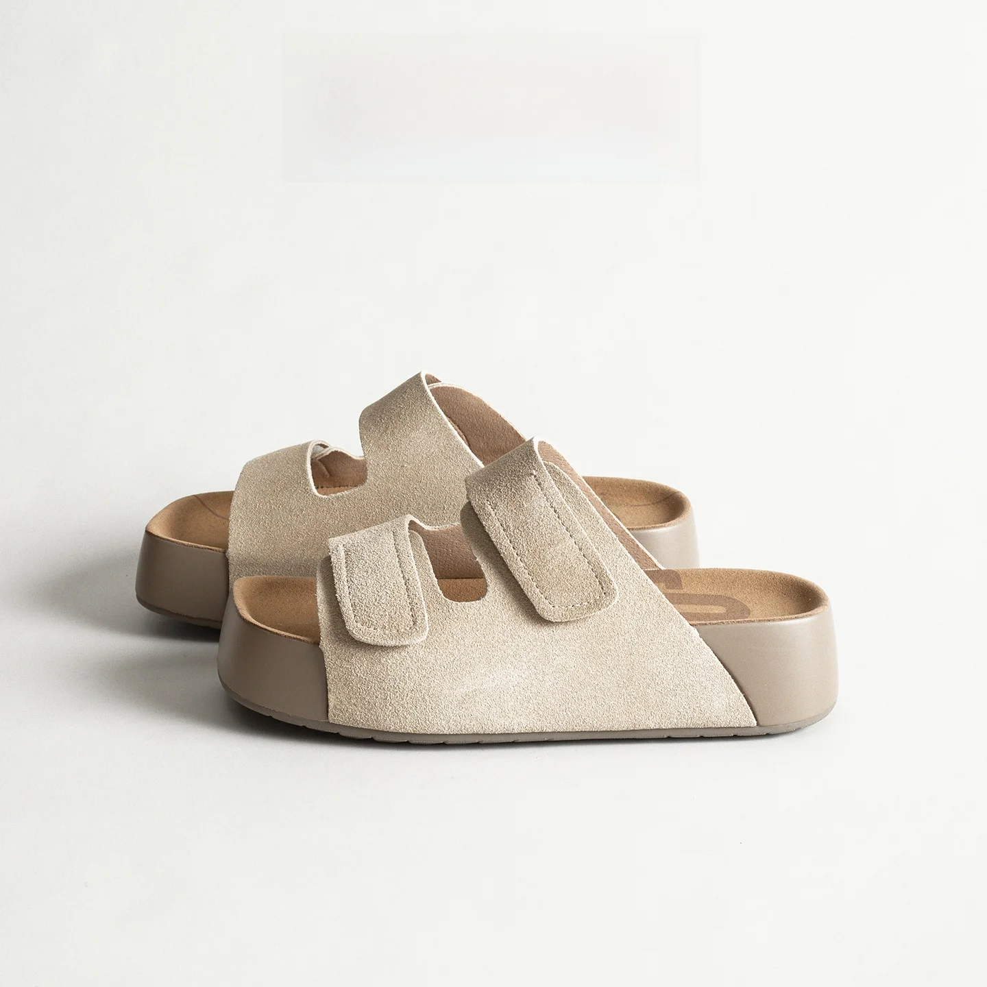 Retro Thick Bottom Slippers Women's Summer Outdoor Wearable Buckle Sandals Anti-slip Wear-resistant Women's Shoes
Retro Thick Bottom Slippers Women's Summer Outdoor Wearable Buckle Sandals Anti-slip Wear-resistant Women's Shoes