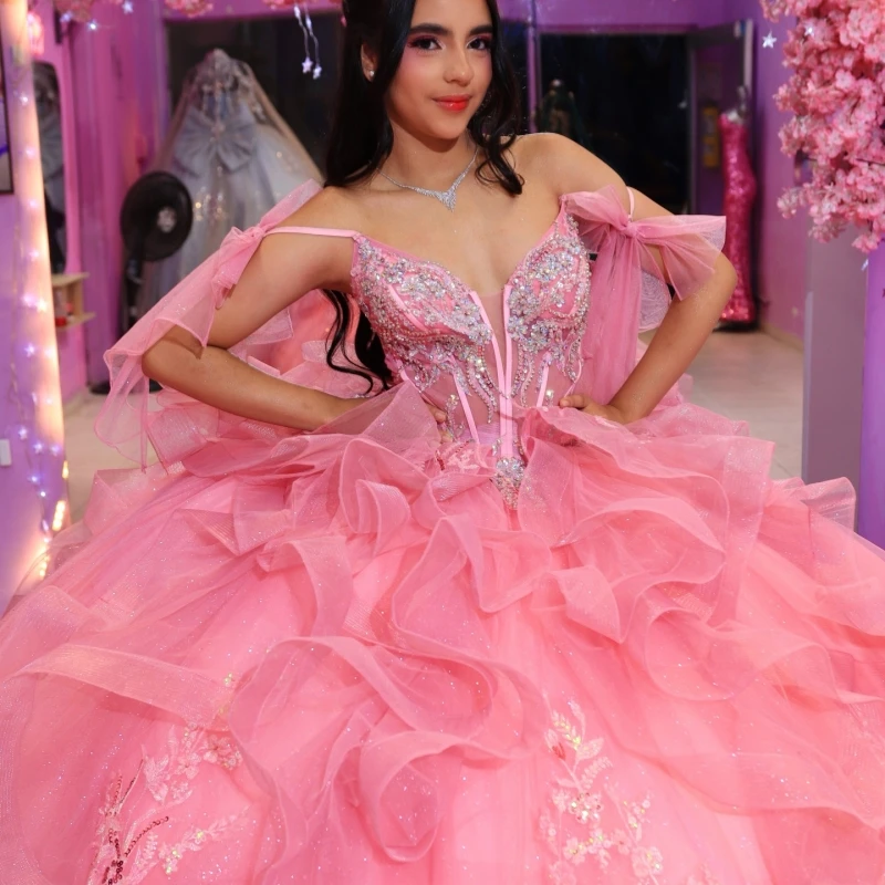 Pink Shiny Quinceanera Dresses Ball Gown Off The Shoulder Applique Lace Beading Crystal Tull Sweet 16 Dress Vestidos 15 De Anos
Pink Shiny Quinceanera Dresses Ball Gown Off The Shoulder Applique Lace Beading Crystal Tull Sweet 16 Dress Vestidos 15 De Anos