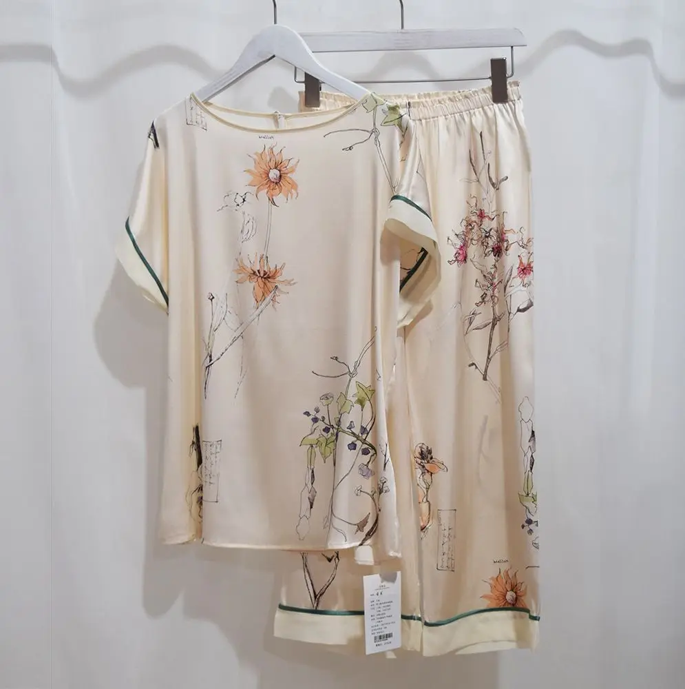 Short Sleeve Cropped Trousers Heavy Silk Pajamas Two Piece Suit Elegant Printing Summer Cool Mulberry Silk Home Clothes Women
Short Sleeve Cropped Trousers Heavy Silk Pajamas Two Piece Suit Elegant Printing Summer Cool Mulberry Silk Home Clothes Women