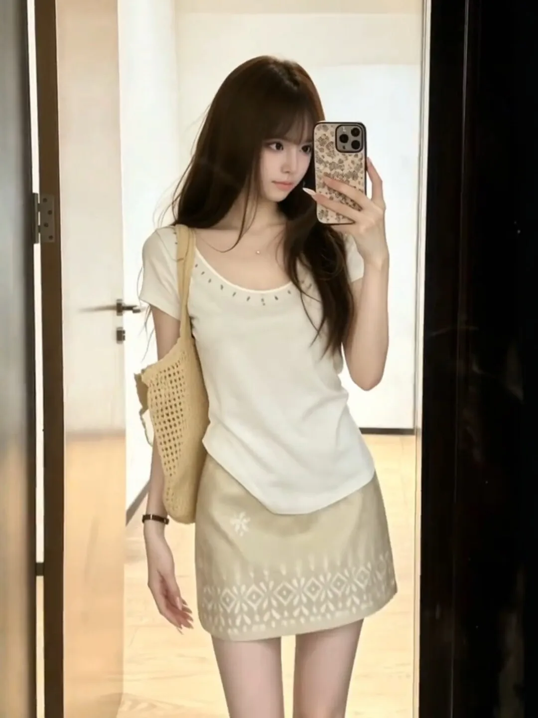 Laid-back Style White U-neck Short Sleeve T-shirt High Waist Slimming Skirt Women's Summer Casual Versatile Two-piece Set
Laid-back Style White U-neck Short Sleeve T-shirt High Waist Slimming Skirt Women's Summer Casual Versatile Two-piece Set