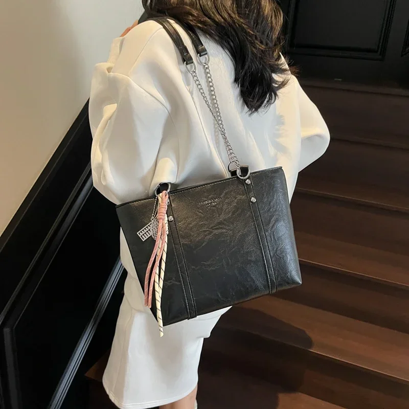 Concise Chains Versatile Tote Bags Large Capacity High Quality PU 2025 Spring New Fashion Solid Color Women's Shoulder Bags
Concise Chains Versatile Tote Bags Large Capacity High Quality PU 2025 Spring New Fashion Solid Color Women's Shoulder Bags