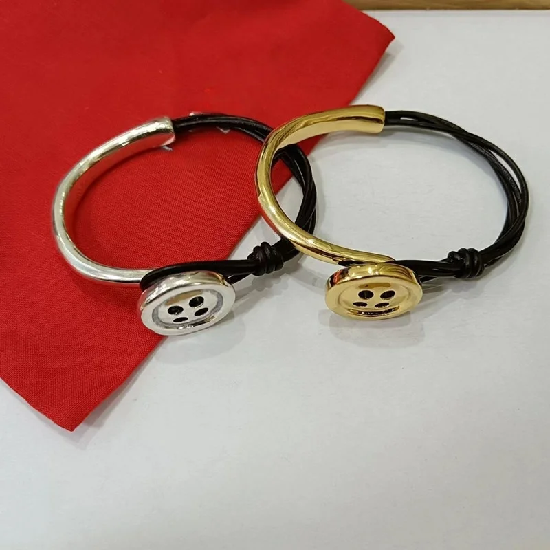 Новый браслет 2026 года с уникальным дизайном, изысканный, подходит как для мужчин, так и для женщин, аксессуар для украшений.
Новый браслет 2026 года с уникальным дизайном, изысканный, подходит как для мужчин, так и для женщин, аксессуар для украшений.