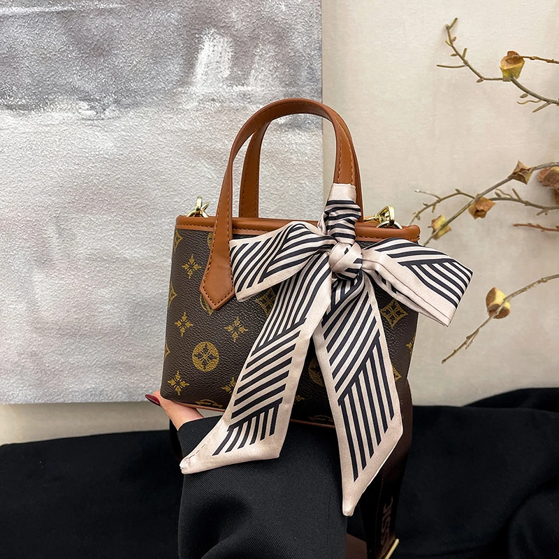 Best Minimalist Clutch Purse Bag for Party Women Mini Leather Chic with Letter Logo Vintage
Best Minimalist Clutch Purse Bag for Party Women Mini Leather Chic with Letter Logo Vintage