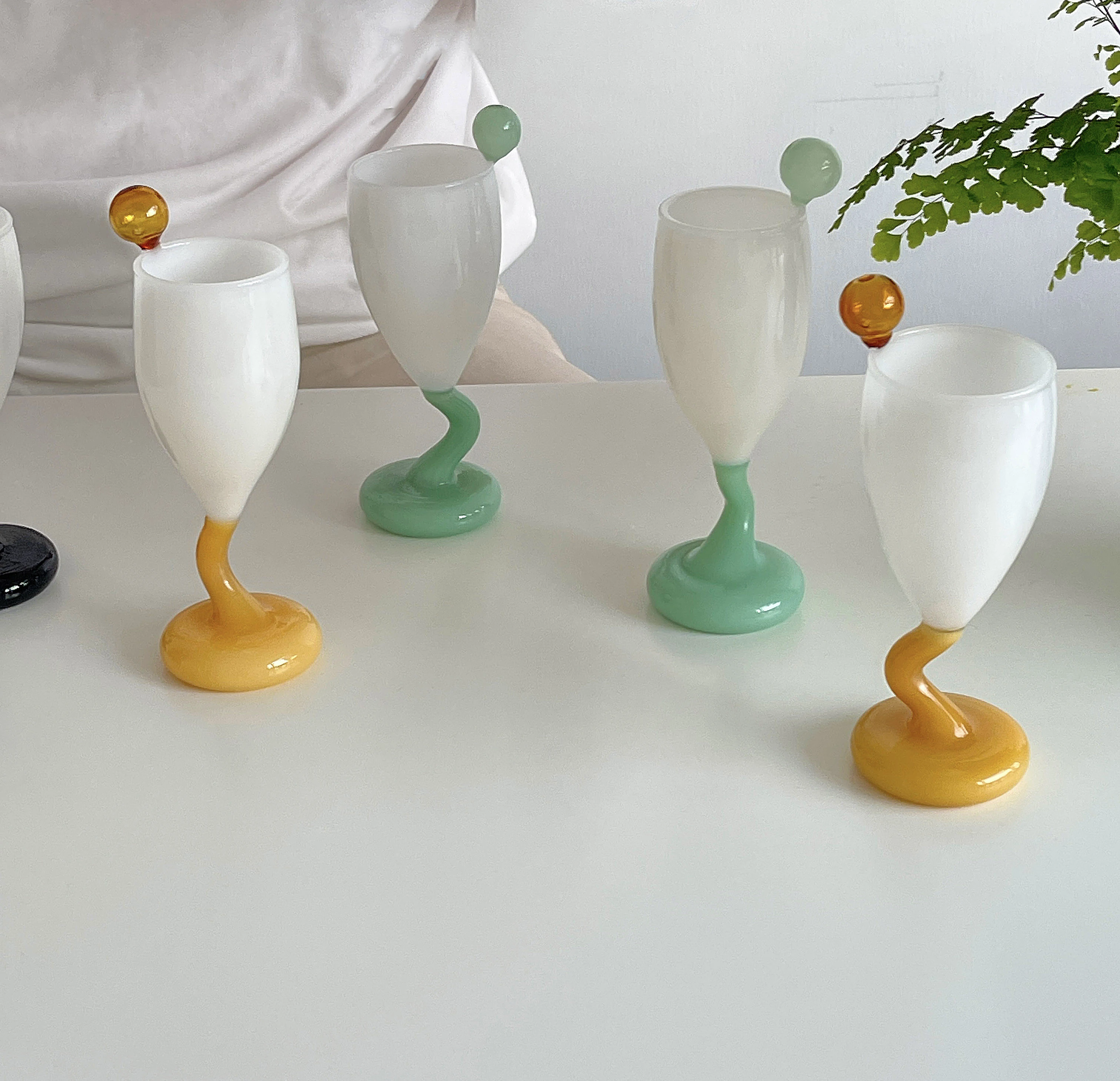 Design Medieval Cup Colored Glass Cocktail Cup Champagne Ice Cream Cup Lovely Candy Ball Cup Decorative Drinking Set Shot Glass
Design Medieval Cup Colored Glass Cocktail Cup Champagne Ice Cream Cup Lovely Candy Ball Cup Decorative Drinking Set Shot Glass