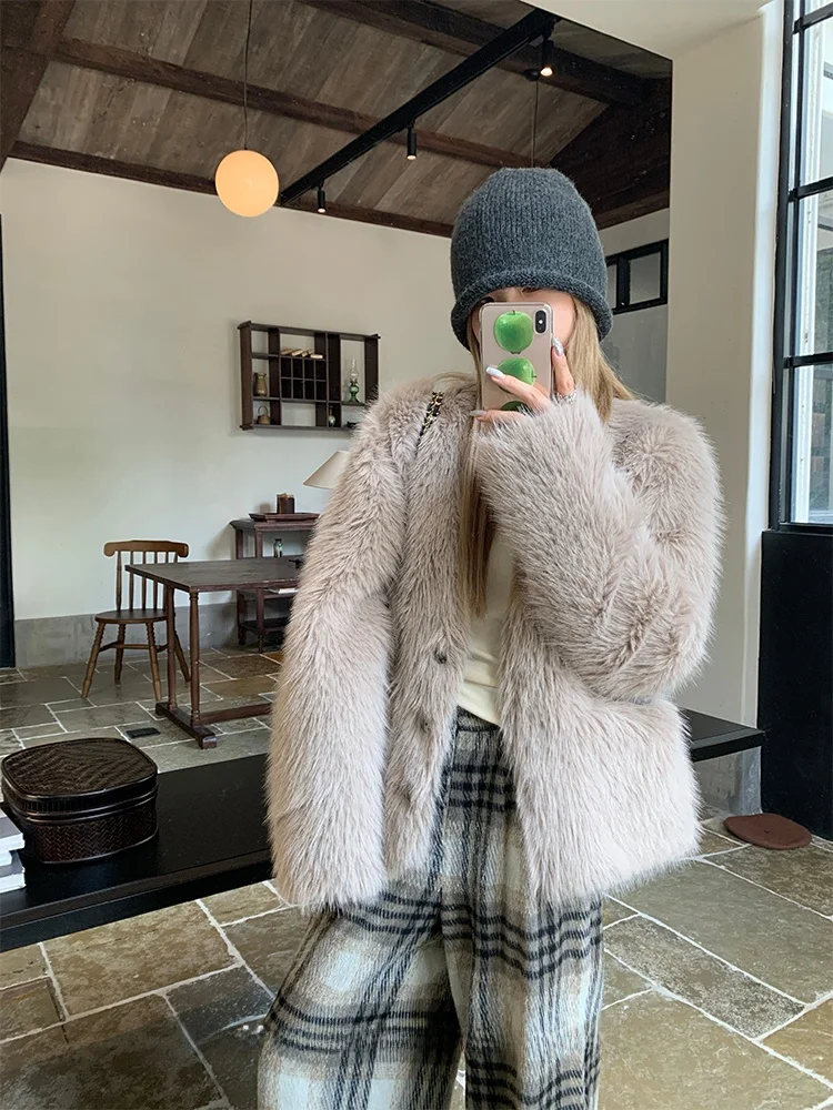 Wangking Women's V-Ne Fur Coat Eco-Friendly Long Sve Korean Sle Winter Outerwear Milk Tea Color New Arrival 2024
Wangking Women's V-Ne Fur Coat Eco-Friendly Long Sve Korean Sle Winter Outerwear Milk Tea Color New Arrival 2024