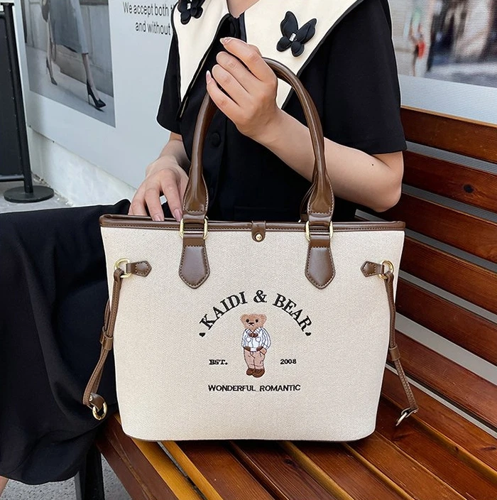 Женская большая сумка с вышивкой милого медведя — большая вместительная сумка через плечо, подмышки, со съемным ремешком
Женская большая сумка с вышивкой милого медведя — большая вместительная сумка через плечо, подмышки, со съемным ремешком