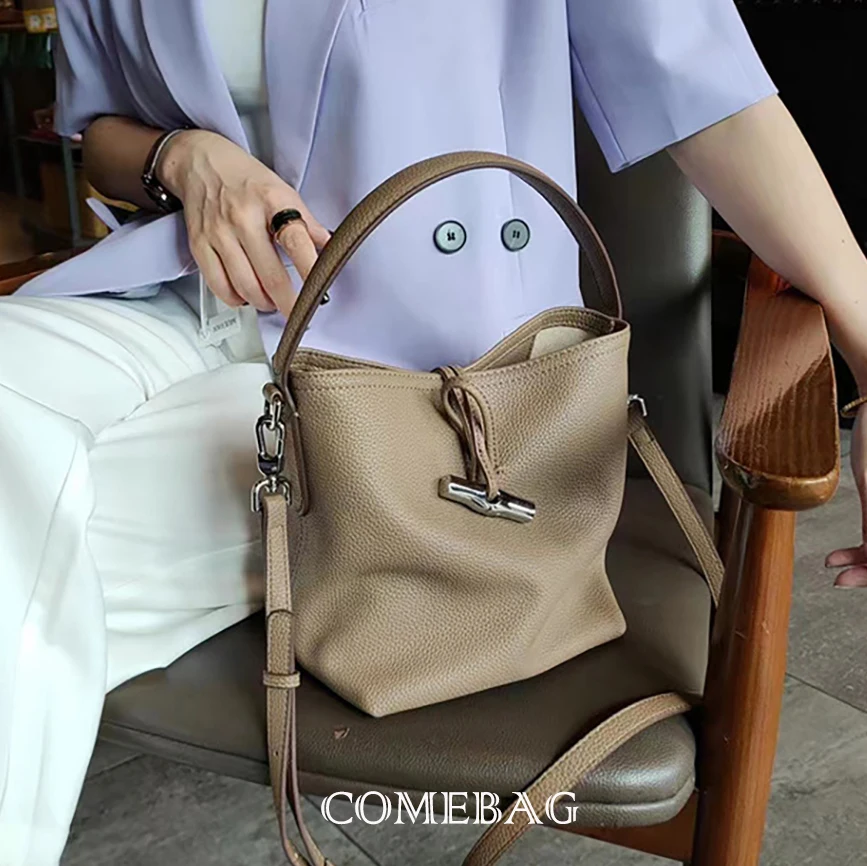 Luxury Cowhide Women Handbags Fashion Soft Genuine Leather Female Bucket Bag Metal Bamboo Button Daily Ladies Shoulder Bag
Luxury Cowhide Women Handbags Fashion Soft Genuine Leather Female Bucket Bag Metal Bamboo Button Daily Ladies Shoulder Bag
