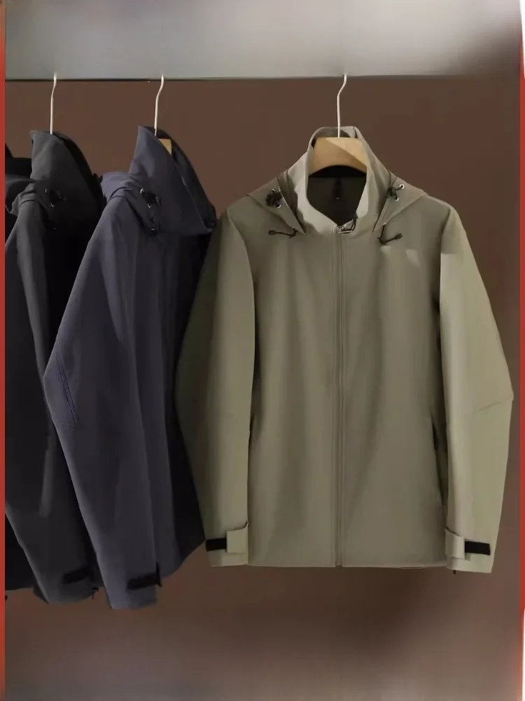 Men's Outdoor Fce Jaet Windproof Waterproof Four Dimensional Elastic Hooded ell Coat Autumn Faionable Youth Stand...
Men's Outdoor Fce Jaet Windproof Waterproof Four Dimensional Elastic Hooded ell Coat Autumn Faionable Youth Stand...