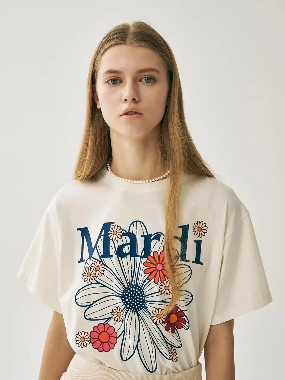 The New Trend of Summer Fashion: Printed Cotton Short-sleeved T-shirts, Comfortable Summer Clothing for Both Men and Women
The New Trend of Summer Fashion: Printed Cotton Short-sleeved T-shirts, Comfortable Summer Clothing for Both Men and Women