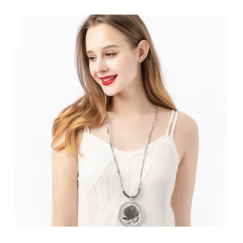 Long Necklace Popular for Hot Sale Fashion Imitation Snake Leather Women's Alloy Necklace Sweater Chain
Long Necklace Popular for Hot Sale Fashion Imitation Snake Leather Women's Alloy Necklace Sweater Chain