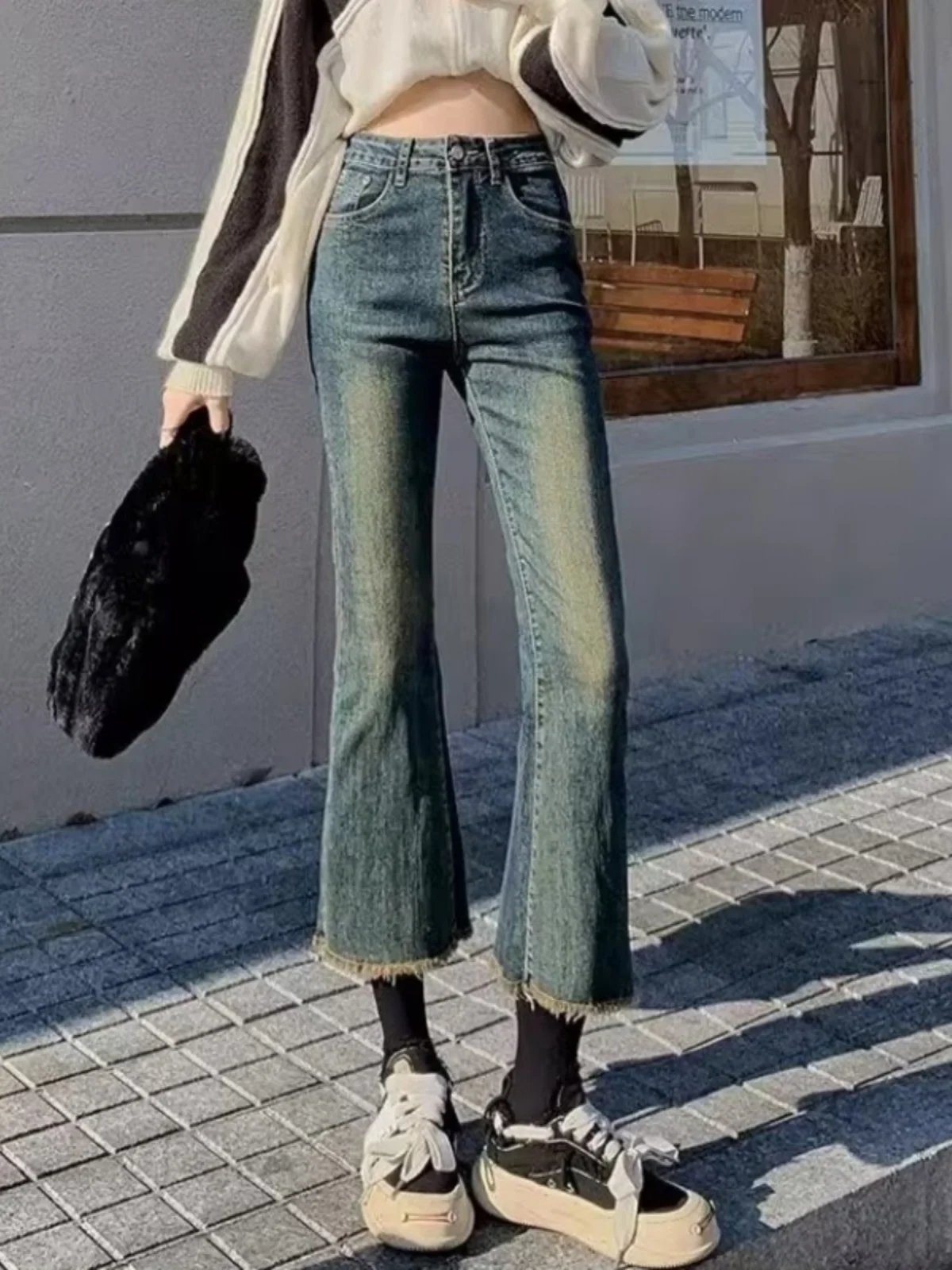 Американские ретро-джинсы-клеш для женщин, большие размеры, с высокой талией, эластичные, утягивающие, укороченные, с рваными краями, из хлопка, стрейч...
Американские ретро-джинсы-клеш для женщин, большие размеры, с высокой талией, эластичные, утягивающие, укороченные, с рваными краями, из хлопка, стрейч...