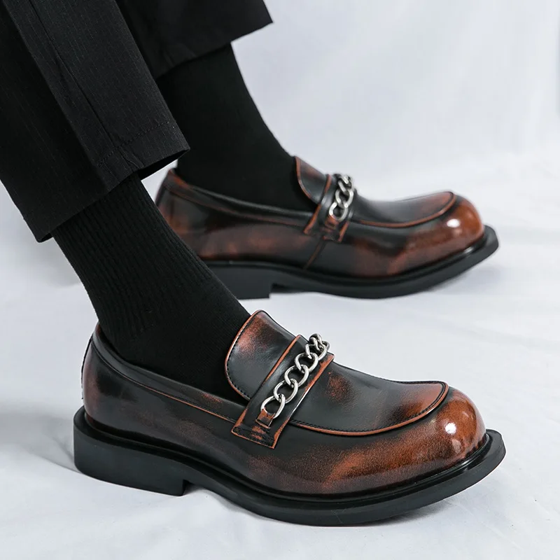 Men Round Head Shoes Outdooor Slip on PU Leather Loafers Spring Metal Chain Soft Sole Flats Fashion Thick Heels Design Shoes
Men Round Head Shoes Outdooor Slip on PU Leather Loafers Spring Metal Chain Soft Sole Flats Fashion Thick Heels Design Shoes