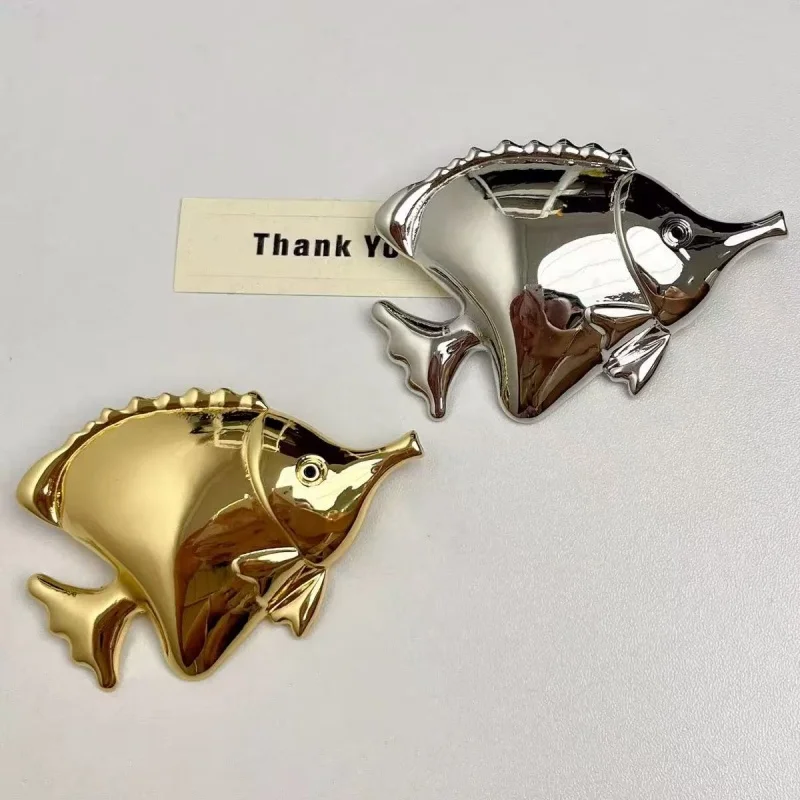 European Style Metal Brooch for Women Pin Unique Design Smooth Butterfly Fish Chest Flower Pin Daily Accessory for Coats Suits
European Style Metal Brooch for Women Pin Unique Design Smooth Butterfly Fish Chest Flower Pin Daily Accessory for Coats Suits