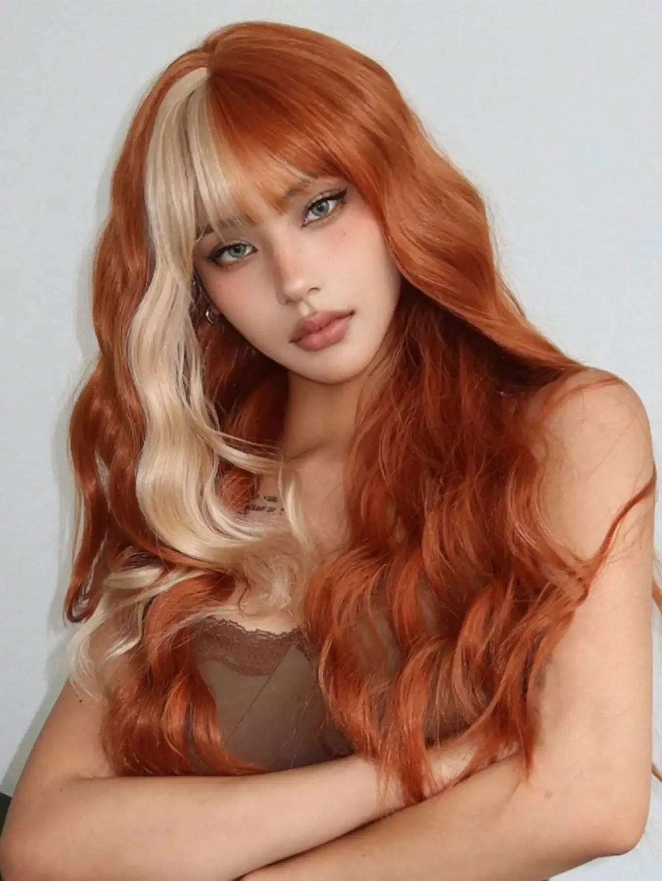 66.04 Cm Orange Wig With Blonde Highlights, Long Curly Wavy Wigs With Bangs For Women Synthetic Wavy Wig Colored Cosplay Wig For Daily Party Use
66.04 Cm Orange Wig With Blonde Highlights, Long Curly Wavy Wigs With Bangs For Women Synthetic Wavy Wig Colored Cosplay Wig For Daily Party Use