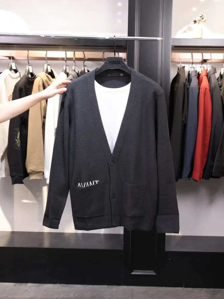 Мужская модная теплая толстовка-худи на осень-зиму с эффектом двухслойности и двойным воротником, вязаный свитер в комфортном повседневном стиле
Мужская модная теплая толстовка-худи на осень-зиму с эффектом двухслойности и двойным воротником, вязаный свитер в комфортном повседневном стиле