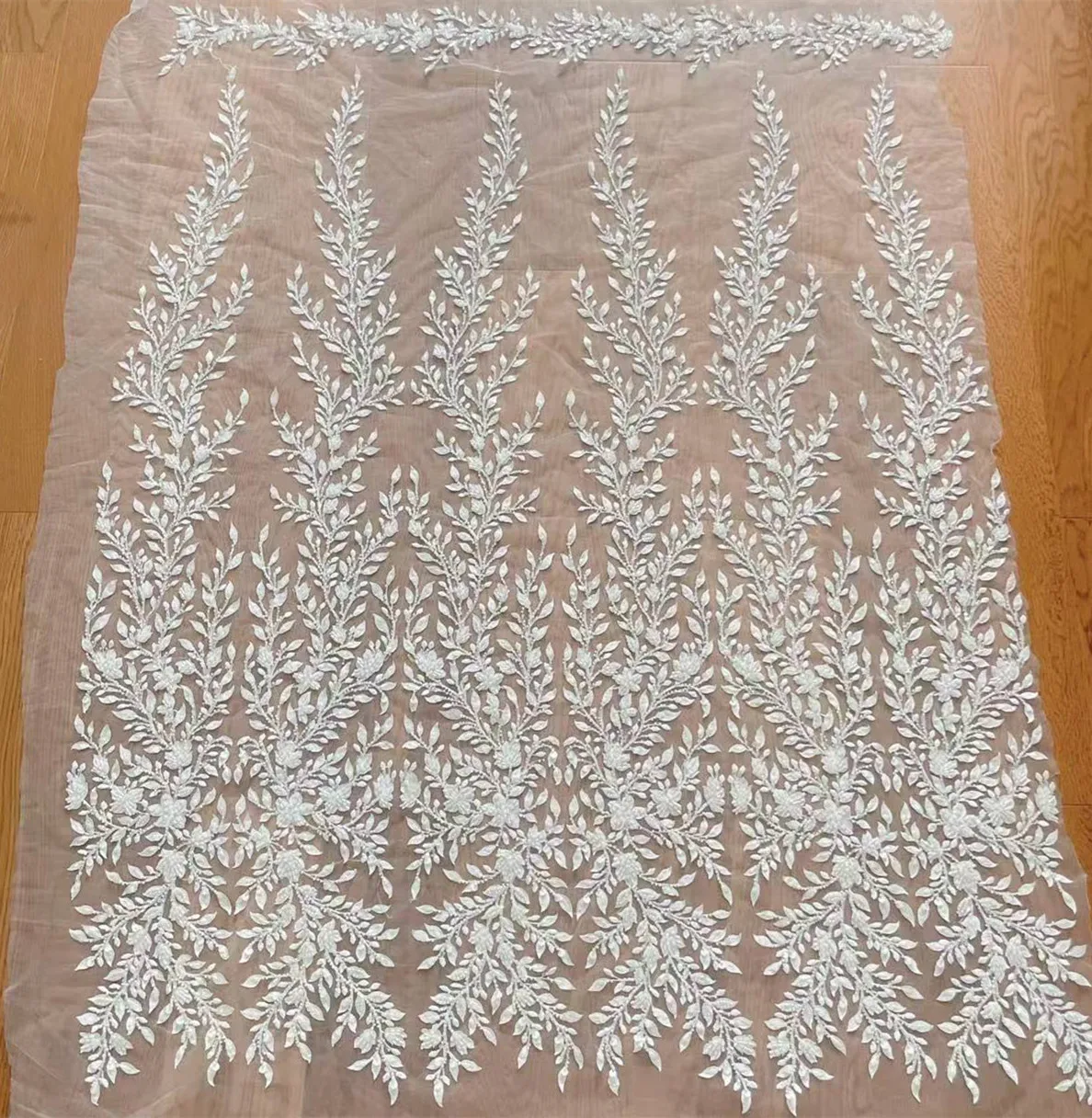 Роскошное свадебное платье с блестками и бисером, лепестки и листья, расширенное шитье на заказ, 3D свадебная кружевная ткань
Роскошное свадебное платье с блестками и бисером, лепестки и листья, расширенное шитье на заказ, 3D свадебная кружевная ткань