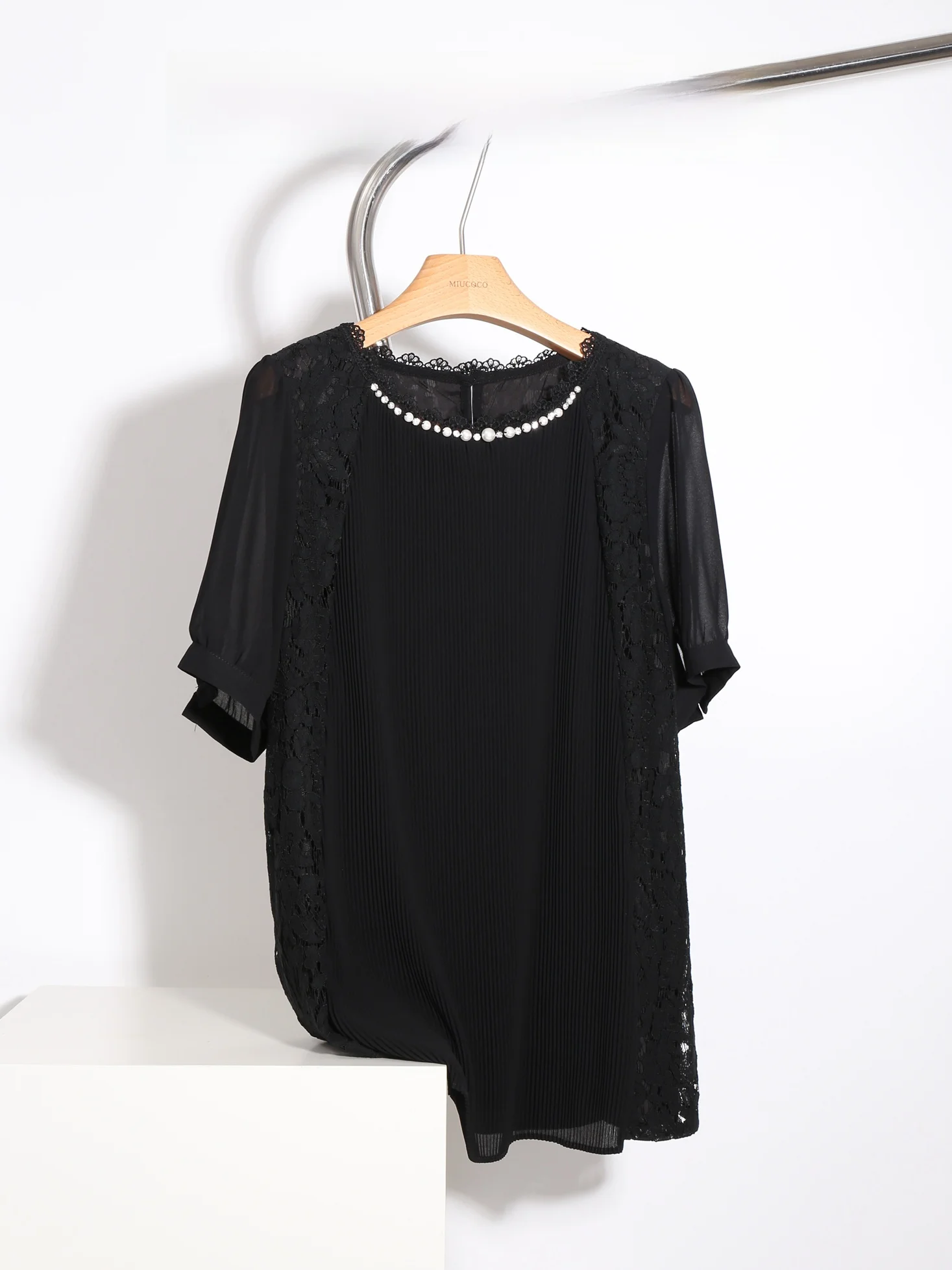 Soft Chiffon Blouse Women's Fashion Bead Splicing Summer 2024 New Style Elegant Top Trendy Hollow out round Neck Short Sleeve
Soft Chiffon Blouse Women's Fashion Bead Splicing Summer 2024 New Style Elegant Top Trendy Hollow out round Neck Short Sleeve