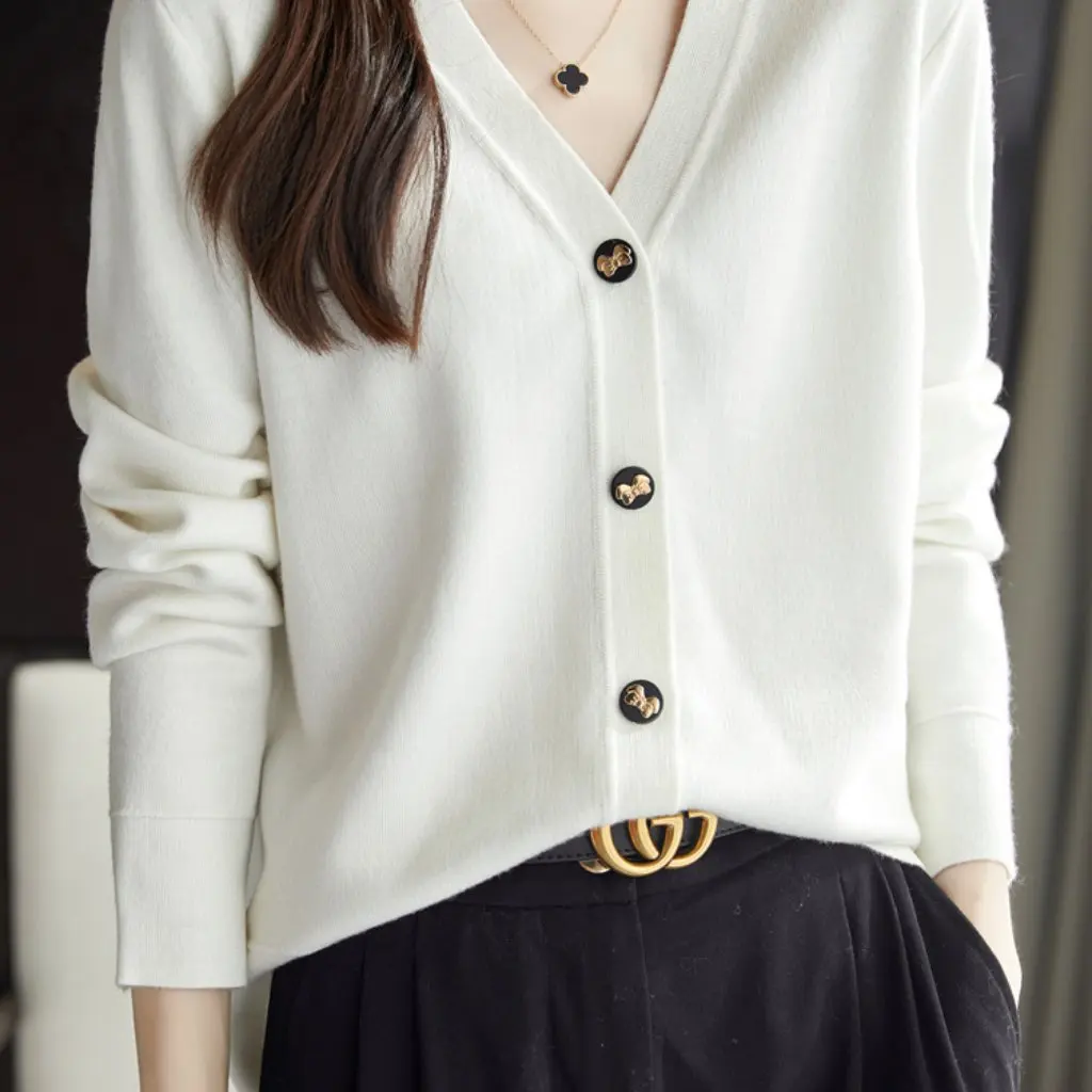Women's V-Neck Wool Cardigan Sweater Korean Style Spring Gentle Simple Loose Solid Color Knitted Jacket
Women's V-Neck Wool Cardigan Sweater Korean Style Spring Gentle Simple Loose Solid Color Knitted Jacket