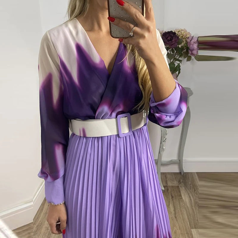 Autumn pleated printed jumpsuit fashion women's V-neck mid waist wide leg jumpsuit new spring women's long sleeved jumpsuit
Autumn pleated printed jumpsuit fashion women's V-neck mid waist wide leg jumpsuit new spring women's long sleeved jumpsuit