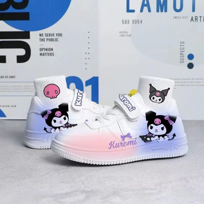 Детская спортивная обувь Sanrio Kuromi, удобные кроссовки с аниме рисунком, милый мультяшный стиль для студентов
Детская спортивная обувь Sanrio Kuromi, удобные кроссовки с аниме рисунком, милый мультяшный стиль для студентов