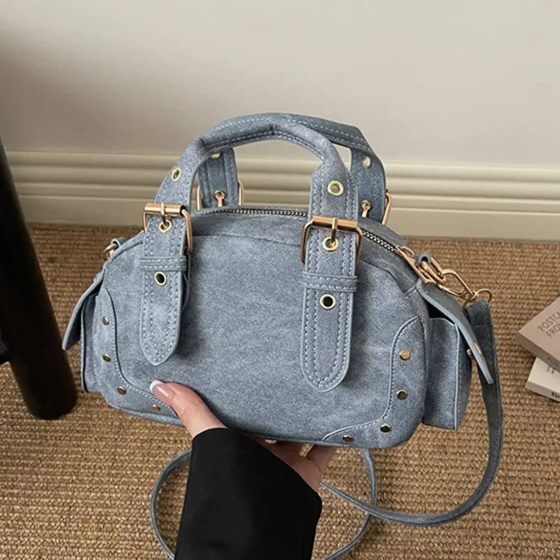 Women's Retro Shoulder Bag Fashion Cool Studded Decor Motorcycle Bag Exquisite Versatile Bowling Bag Multiple Pockets Handbag
Women's Retro Shoulder Bag Fashion Cool Studded Decor Motorcycle Bag Exquisite Versatile Bowling Bag Multiple Pockets Handbag