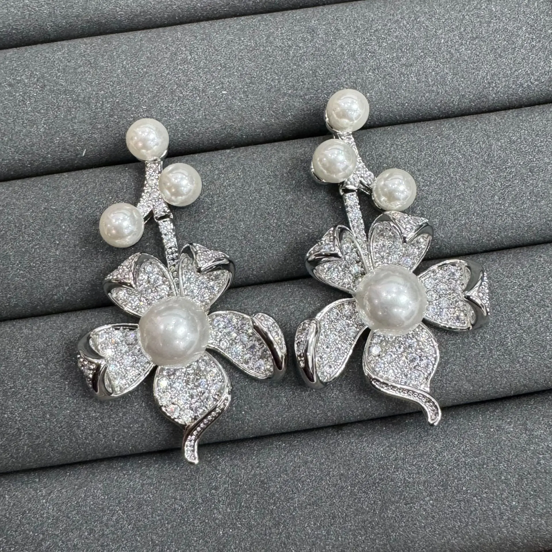 fashion flower earrings for women jewelry silver gold color gala event dinner party dangling earrings female gift
fashion flower earrings for women jewelry silver gold color gala event dinner party dangling earrings female gift